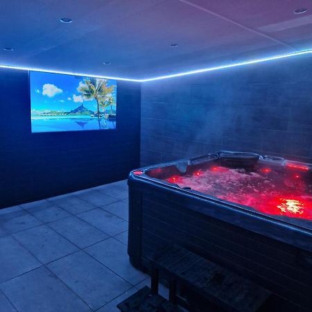 Short Stopzzz & Indoor Hot Tub Manchester Eksteriør bilde