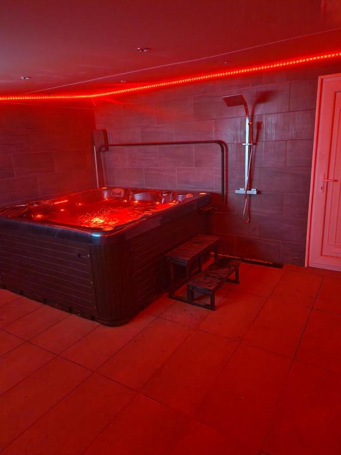 Short Stopzzz & Indoor Hot Tub Manchester Eksteriør bilde