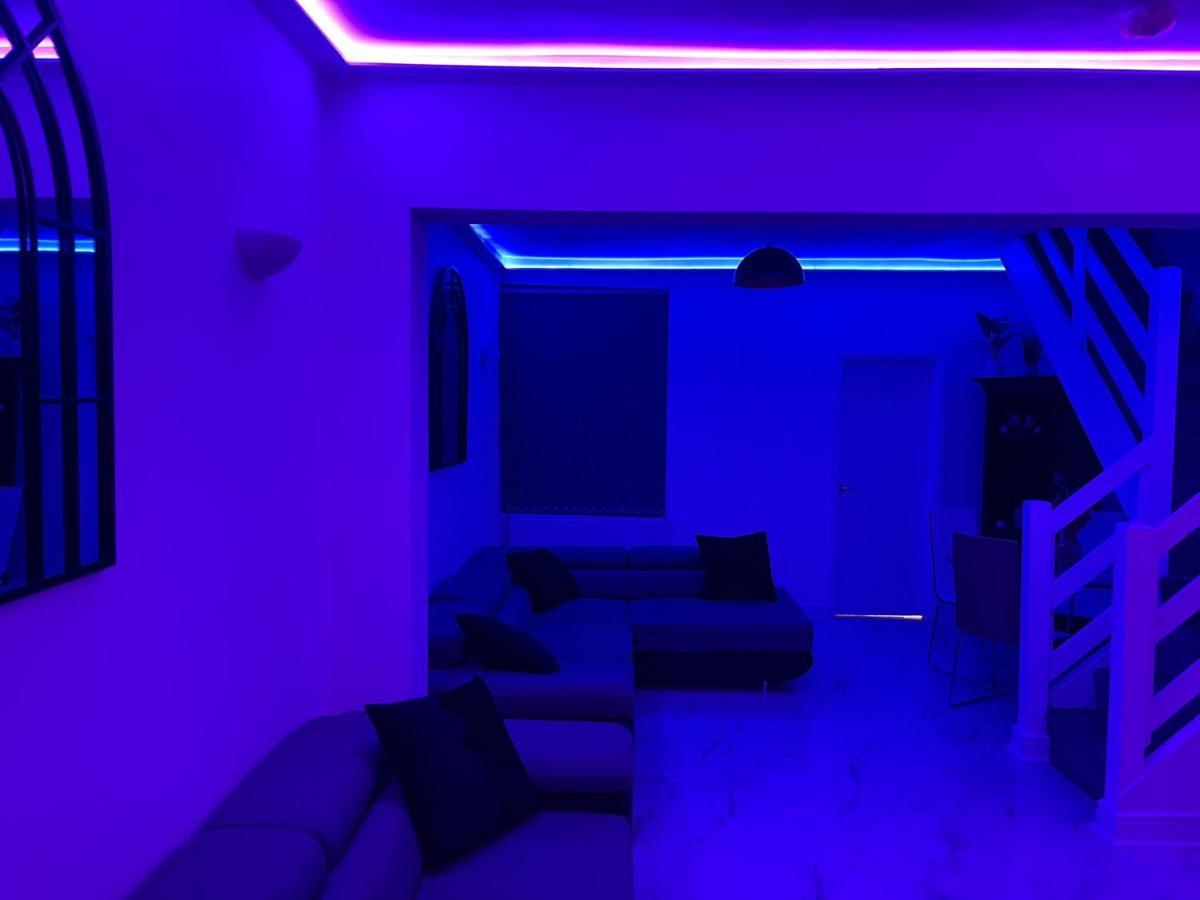 Short Stopzzz & Indoor Hot Tub Manchester Eksteriør bilde